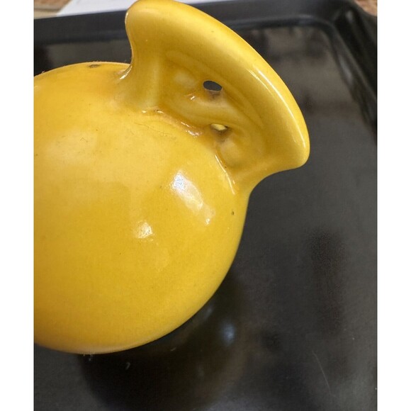 Red Wing 1930's Gypsy Trail Salt Pepper Shakers Yellow Pitcher S & P On Handle - Picture 3 of 8